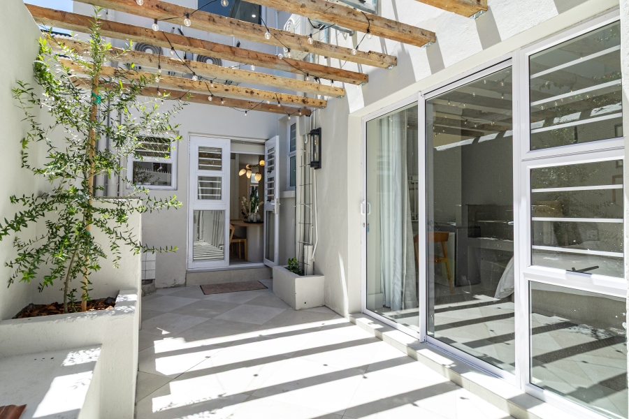 To Let 4 Bedroom Property for Rent in Oranjezicht Western Cape